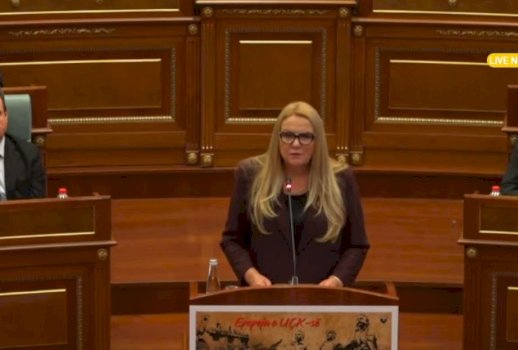 kadrijaj-ne-seancen-solemne:-nen-kullen-e-prekazit-u-mbrojt-nderi-i-nje-kombi