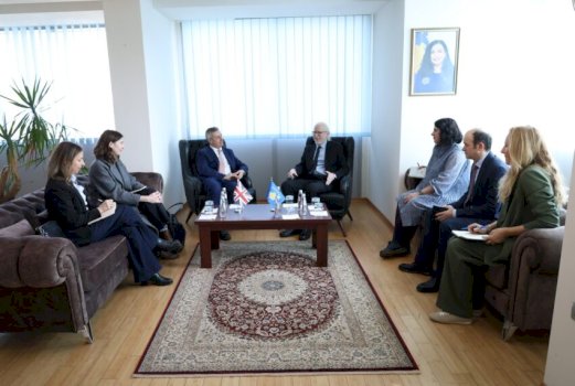 ambasadori-britanik-takon-ministrin-jagxhiu,-diskutojne-digjitalizimin-dhe-sigurine-kibernetike