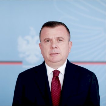 epopeja-e-uck-se,-balla:-adem-jashari-dhe-familja-e-tij-deshmore-te-pavdekshem-te-kombit