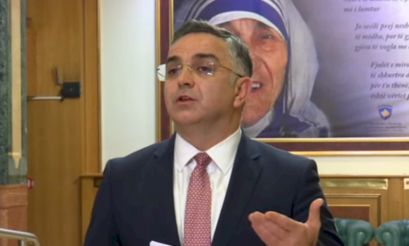 besnik-tahiri-tregon-pse-aak-nuk-mori-pjese-ne-seancen-per-ndryshimet-kushtetuese:-i-perngjante-nje-cirku-e-jo-nje-seance-serioze