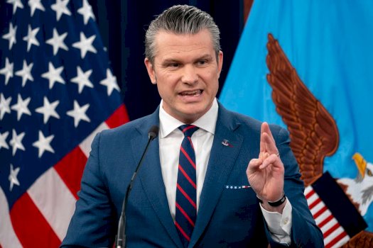 hegseth:-trump-ka-vizatuar-nje-harte-te-re-strategjike-nga-grenlanda-ne-gjirin-amerikan
