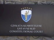 gjykata-kushtetuese-i-shkruan-kryeparlamenatres,-haxhiu-i-njofton-deputetet