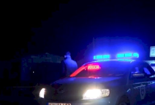 dy-vetura-aksidentohen-ne-autostrade,-nje-person-peson-lendime