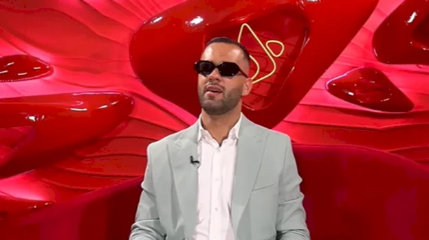 “jane-forca-qe-mban-boten-gjalle”,-stenaldo-uron-grate-per-8-mars