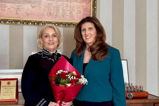 ganimete-musliu-viziton-gruan-e-ish-presidentit-thaci-per-8-mars:-kujtuam-sakrificat-dhe-qendresen-e-grave-shqiptare