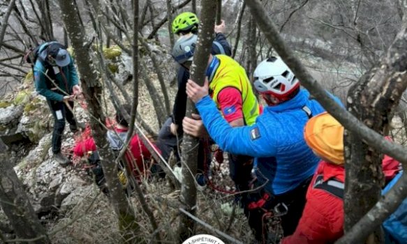 Ekipi i Kërkim Shpëtimit Malor shpëton qytetarin e bllokuar në Pejë