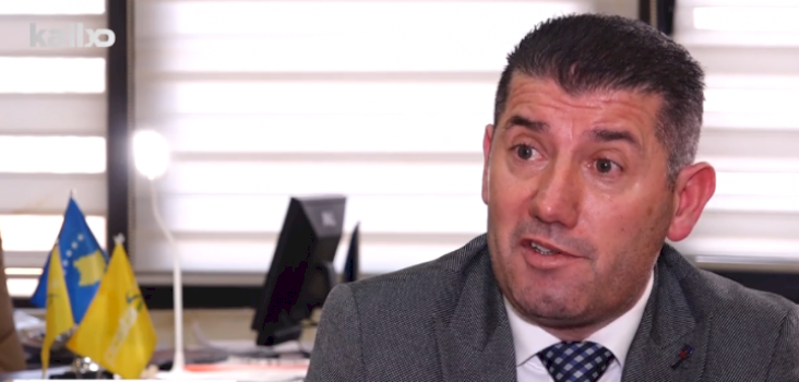 Avokati Xhevdet Smakiqi kërkon nga presidentja Osmani të mbrojë rendin kushtetues dhe të shpallë zgjedhjet