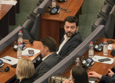 deputeti-i-vv-se:-vendimi-i-kushtetueses-shmangu-nje-cikel-krizash