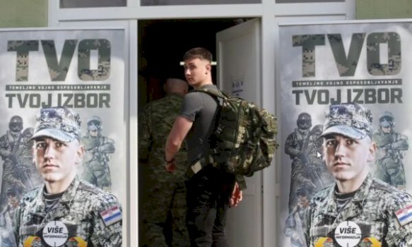 kroacia-rikthen-sherbimin-ushtarak,-qindra-adoleshente-paraqiten-vullnetarisht