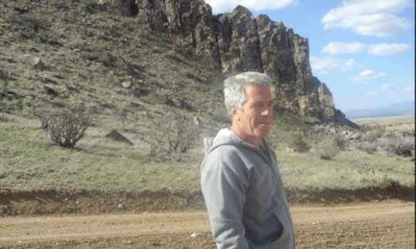 pretendime-se-jane-varrosur-dy-vajza,-rihapen-hetimet-per-fermen-e-epstein-ne-new-mexico