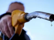 bie-cmimi-i-naftes-pasi-trump-thote-se-lufta-mund-te-perfundoje-shume-shpejt