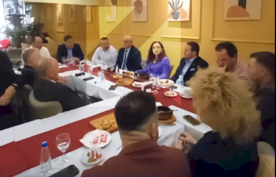 osmani-ne-nje-iftar-ne-lipjan,-sopa:-eshte-tradite-e-familjes,-nuk-ishte-organizim-partiak