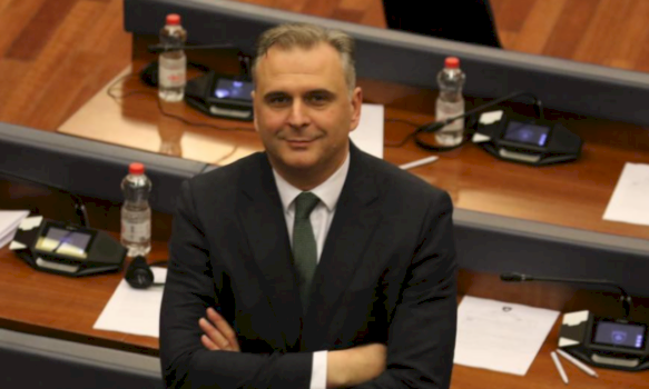 “me-dale-kunder-albinit…”,-bajqinovci-reagon-pas-deklaratave-te-vjosa-osmanit,-por-nuk-ia-permend-as-emrin