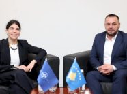 maqedonci-pret-ne-takim-zyrtaren-e-nato-s,-flitet-per-anetaresimin-e-vendit-ne-aleance