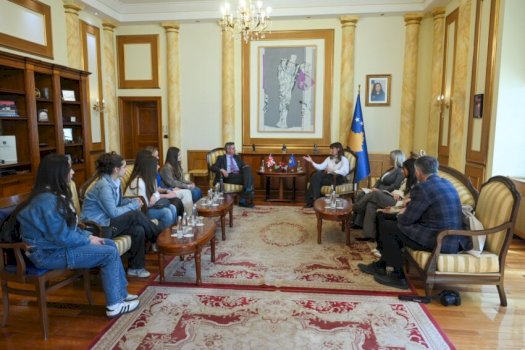 “ambassador-for-a-day”/-haxhiu-dhe-hargreaves-diskutojne-per-diplomacine-dhe-lidershipin