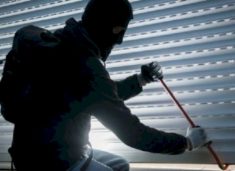 ari,-para-e-pushke-gjuetie-vidhen-ne-pustenik-te-hanit-te-elezit