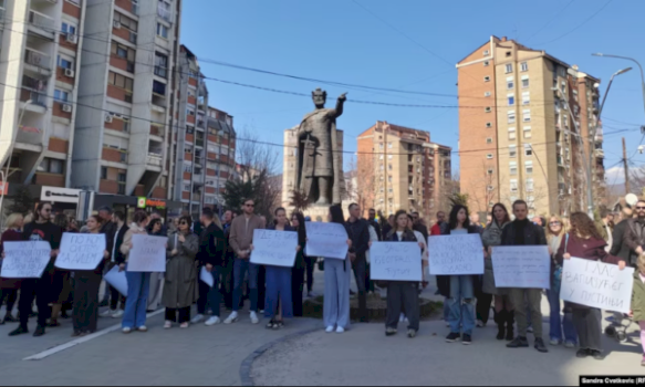 rel:-disa-studente-e-profesore-protestojne-ne-veri-kunder-integrimit-ne-sistemin-kosovar-te-arsimit