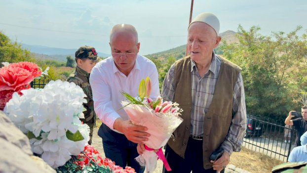 reagon-kryetari-i-rahovecit,-smajl-latifi-pas-gjetjes-se-trupit-te-80-vjecarit:-ishte-babai-i-deshmorit-mazllum-kastrati