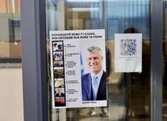 rinia-demokratike-e-kosoves-me-aksion-simbolik-pas-fotografise-se-thacit-ne-toke-ne-mpj:-fotografite-mund-t’i-gjuani,-por-historine-nuk-mund-ta-fshini