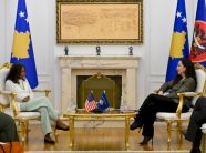 osmani-pret-ne-takim-prattipatin:-u-diskutua-per-zhvillimet-e-fundit-politike-ne-vend