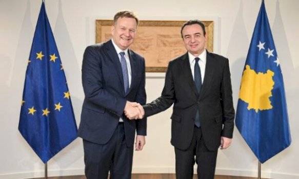 sorensen-pas-tri-javesh-kthehet-ne-prishtine,-neser-ne-mengjes-takon-kurtin,-flasin-edhe-per-media