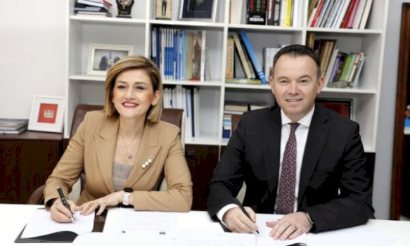 qeveria-i-con-1-milion-euro-ne-mitrovice-te-jugut,-faton-peci-nenshkruan-me-ministren-kusari-–-lila