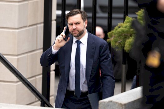 “nuk-dua-te-shkoj-ne-burg”,-vance-pyetet-nese-e-kishte-keshilluar-trumpin-per-luften-me-iranin