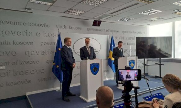 kurti:-asnje-qytetar-te-mos-druhet-nga-ligji-per-te-huajt,-do-t’i-marrim-listat-e-stafit-akademik-dhe-shendetesor-per-t’i-dhene-lejet