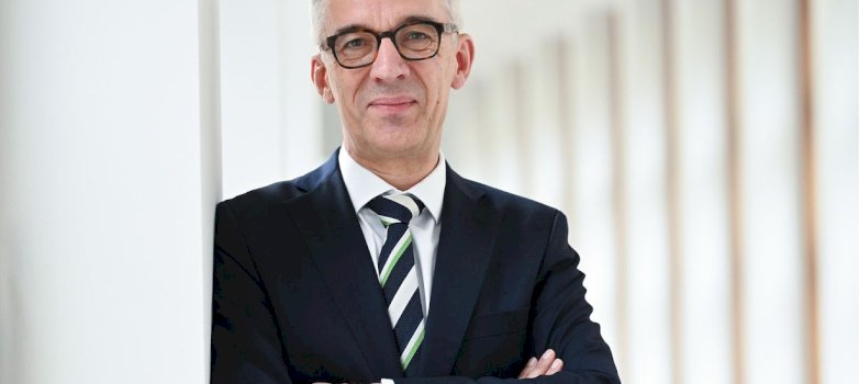 ambasadori-gjerman-pergezon-kosoven-per-ligjin-per-te-huajt-dhe-automjete