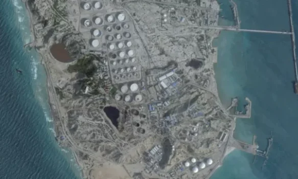 shba-bombardon-nje-ishull-te-iranit,-trump-me-paralajmerim-te-ashper-nese-pengohet-kalimi-i-lire-i-anijeve-ne-ngushticen-e-hormuzit