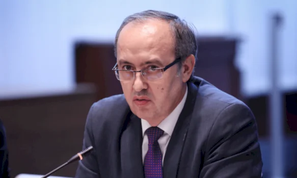 hoti:-inflacioni-po-gerryen-parate-e-familjeve-kosovare,-rryma-e-derivatet-jane-shtrenjtuar,-kosova-prine-ne-rajon-per-emigrim