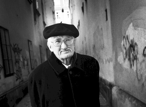 departamenti-i-filozofise-ne-up:-habermas-mbrojti-publikisht-nderhyrjen-ushtarake-te-nato-s-ndaj-serbise