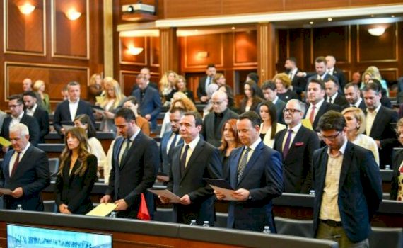 bllokada-ne-kuvend-rrezikon-fatin-e-marreveshjeve-nderkombetare-121-milioneshe