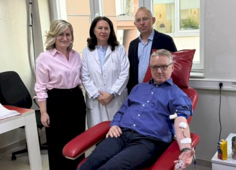 shefi-i-misionit-te-osbe-se-ne-kosove-dhuron-gjak