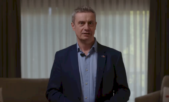 kompromisi-i-kurtit-per-institucionet-paralele,-hargreaves-e-mirepret-marreveshjen:-u-be-zgjidhje-praktike