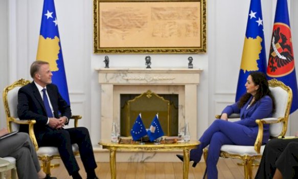 osmani-pret-ne-takim-lamtumires-shefin-e-zyres-se-be-se-ne-kosove,-aivo-orav-te-cilit-i-perfundon-mandati