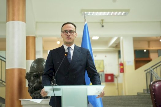 hyseni-reagon-per-stervitjet-ushtarake-prane-kufirit-te-kosoves:-shqetesuese-dhe-provokuese