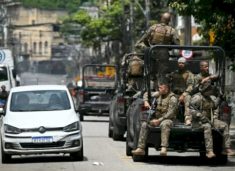 aksion-policor-ne-lagjen-e-varfer-te-rio-de-janeiro,-vriten-tete-persona