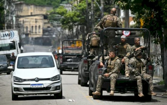 aksion-policor-ne-lagjen-e-varfer-te-rio-de-janeiro,-vriten-tete-persona