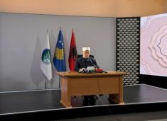 festa-e-bajramit,-ternava-uron-besimtaret:-gezimi-i-vertete-eshte-ai-qe-ndahet-me-te-tjeret