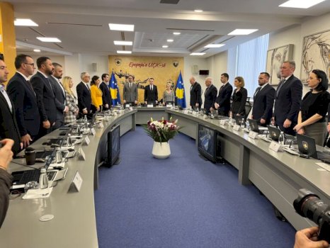 mbledhja-e-qeverise-nis-me-nje-minute-heshtje-per-tre-kosovaret-e-vdekur-ne-austri