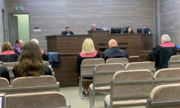 njeri-nga-te-akuzuarit-alivanoset-pas-vendimit-per-10-vjet-burg-ne-rastin-e-400-kg-kokaine-–-foto