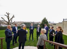 gervalla-e-lavderon-ambasadorin-evropian:-ai-e-kuptonte-kosoven,-takimet-me-te-ishin-frytdhenese