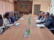 ambasadori-britanik-ne-veri,-flet-me-perfaqesues-te-listes-serbe-rreth-ligjit-per-te-huajt