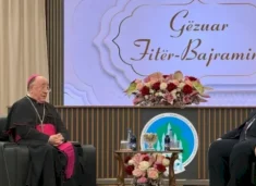 kurti-ne-bik-per-ta-uruar-bajramin,-kujton-hoxhallaret-e-rene-ne-lufte