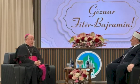 kurti-ne-bik-per-ta-uruar-bajramin,-kujton-hoxhallaret-e-rene-ne-lufte