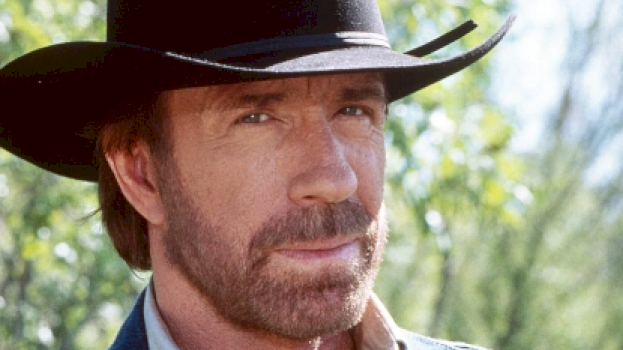 ndahet-nga-jeta-ne-moshen-86-vjecare-ikona-e-filmave-aksion,-chuck-norris