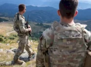 kurti-alarmoi-per-ushtrimet-e-parashutisteve-afer-kufirit,-kfor:-ishim-te-njoftuar-nga-ushtria-serbe,-s’jane-kercenim-per-sigurine