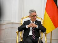 ambasadori-gjerman:-na-duhen-institucione-stabile,-punoni-per-te-miren-e-vendit