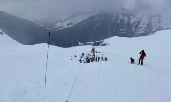 aksion-shpetimi-me-rreth-80-persona-e-6-helikoptere-orteku-gjigand-ne-itali-i-merr-jeten-dy-personave,-tre-te-tjere-plagosen-rende